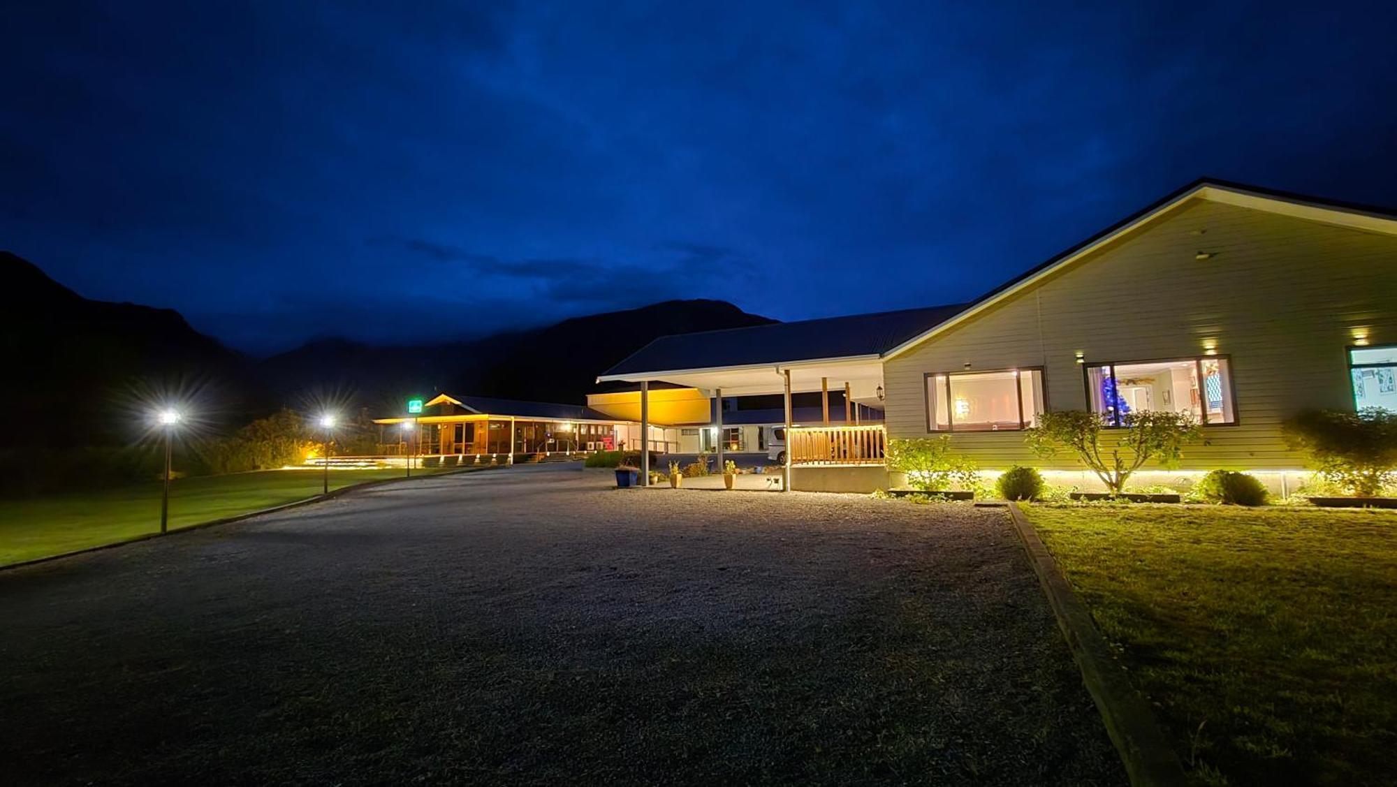 High Peaks Hotel Fox Glacier Bagian luar foto