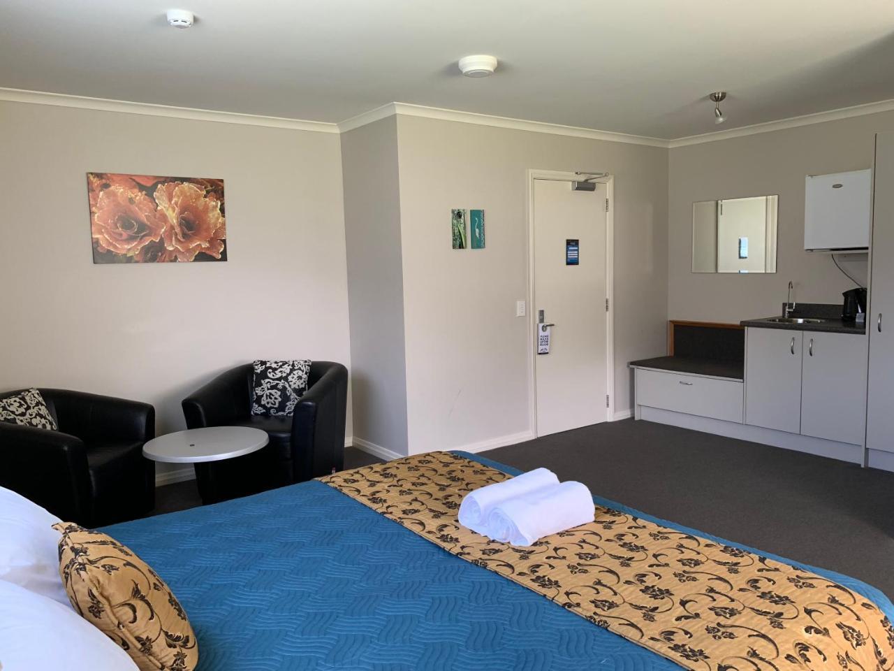 High Peaks Hotel Fox Glacier Bagian luar foto