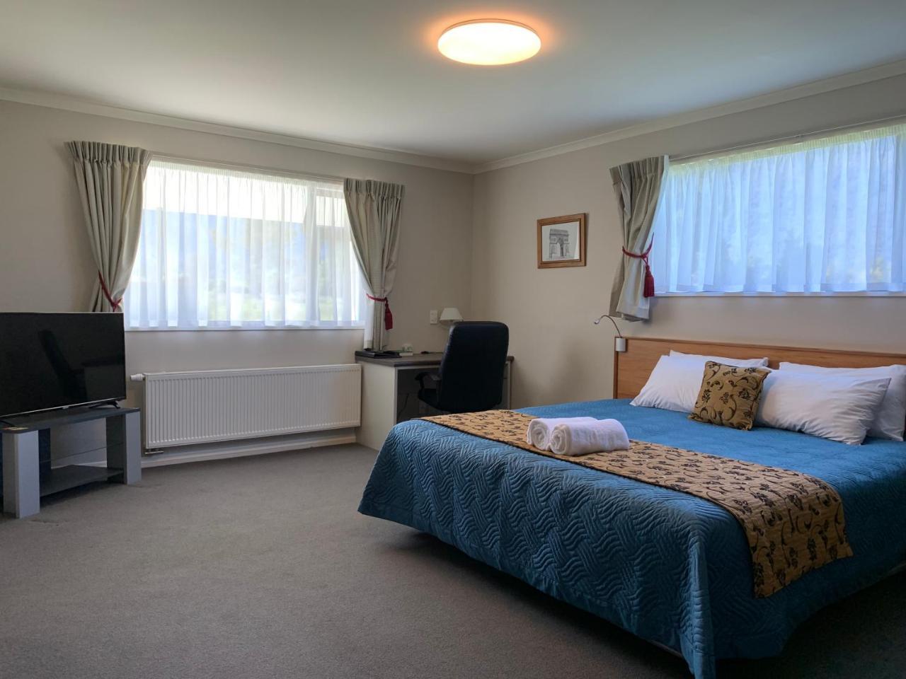 High Peaks Hotel Fox Glacier Bagian luar foto