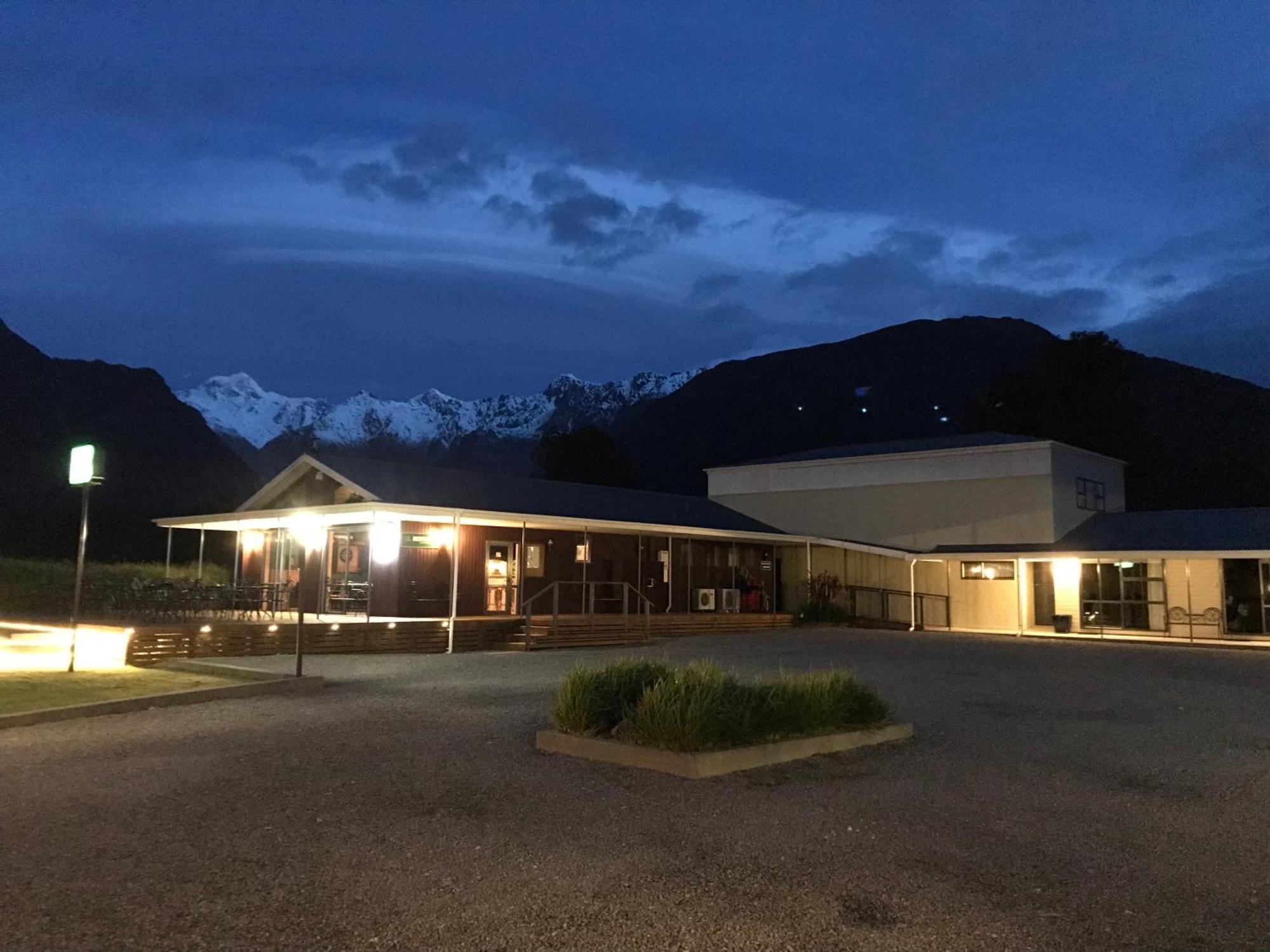 High Peaks Hotel Fox Glacier Bagian luar foto