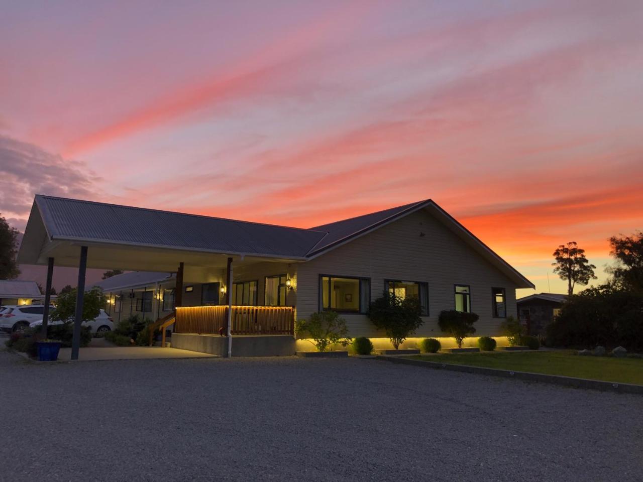 High Peaks Hotel Fox Glacier Bagian luar foto